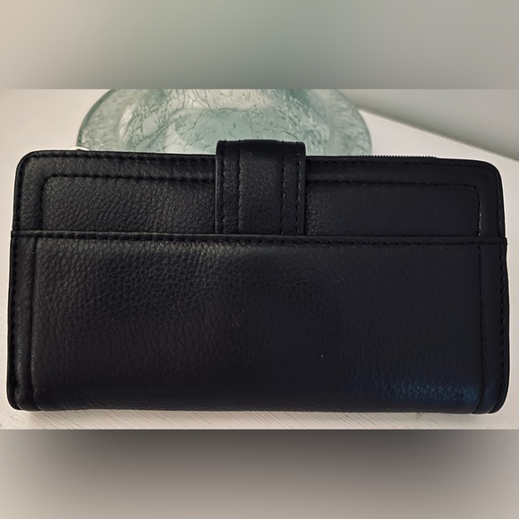 Michael Kors COLLECTION Buttery Soft Leather Continental Wallet (Like New) - Picture 9 of 14
